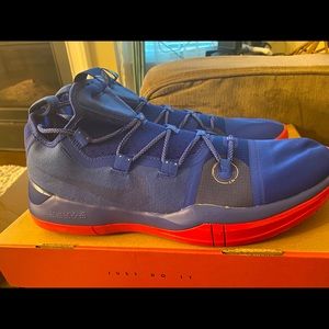 Kobe sneaker never worn
